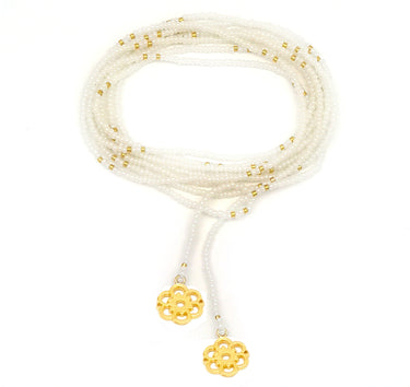Collar enredable perla detalles dorado.